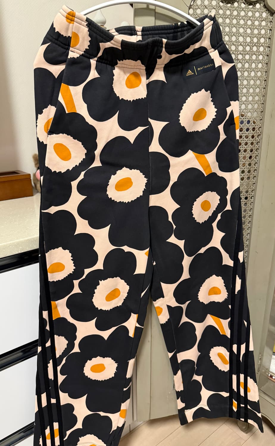 아디다스 마리메꼬 콜라보한 플라워 플리스 팬츠 상품이미지1