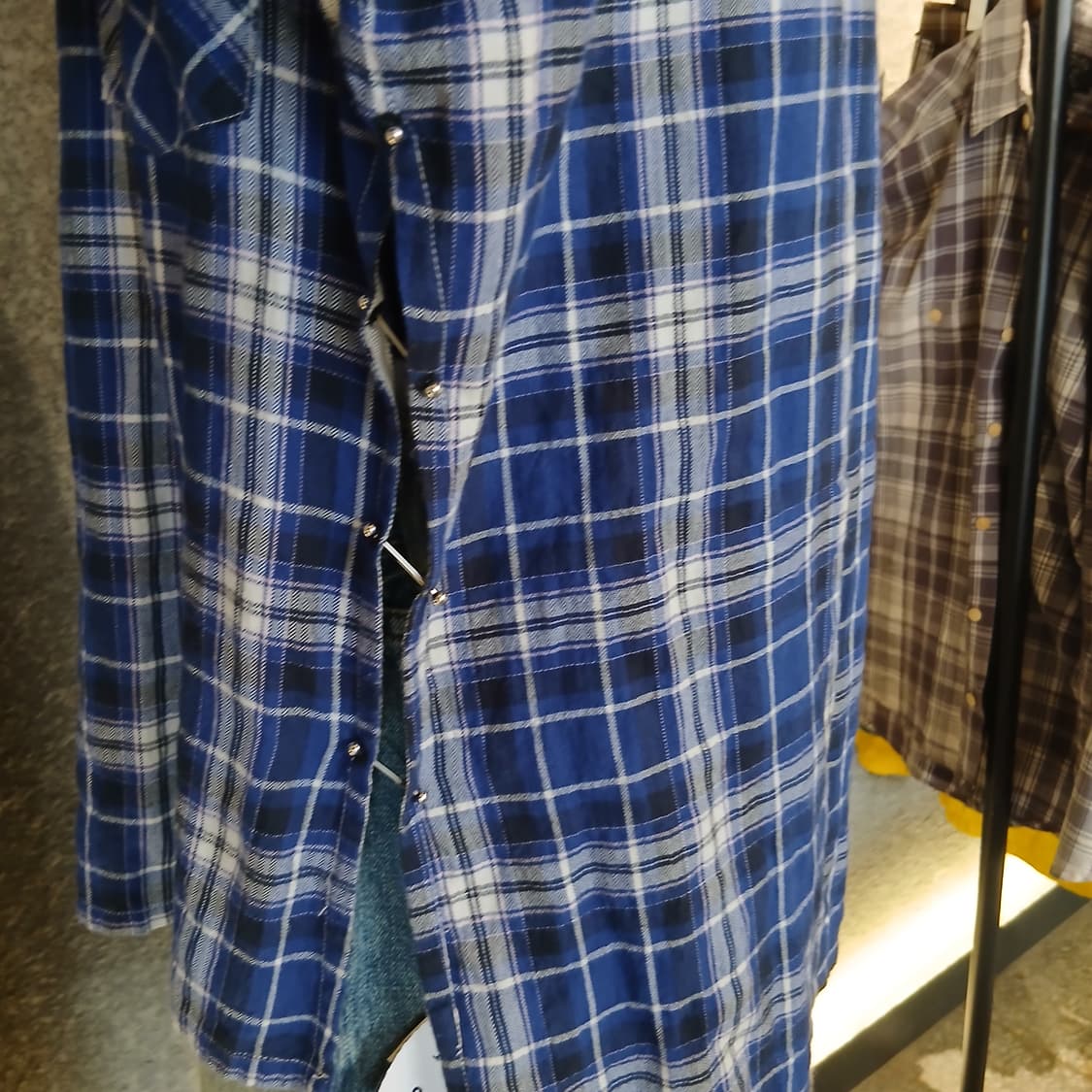 [R13] 피어싱장식 체크셔츠 상품이미지3