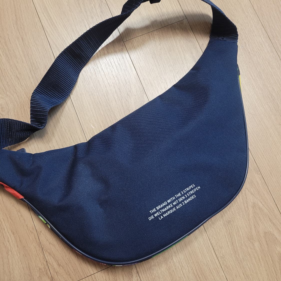 새상품 단종백 희귀템 정품) 아디다스 플라워 슬링백 웨이스트백 상품이미지4