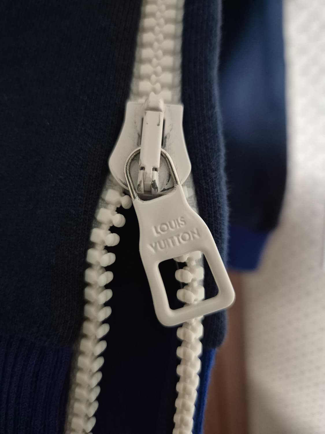 루이비통 멀티지퍼 맨투맨xl 상품이미지5