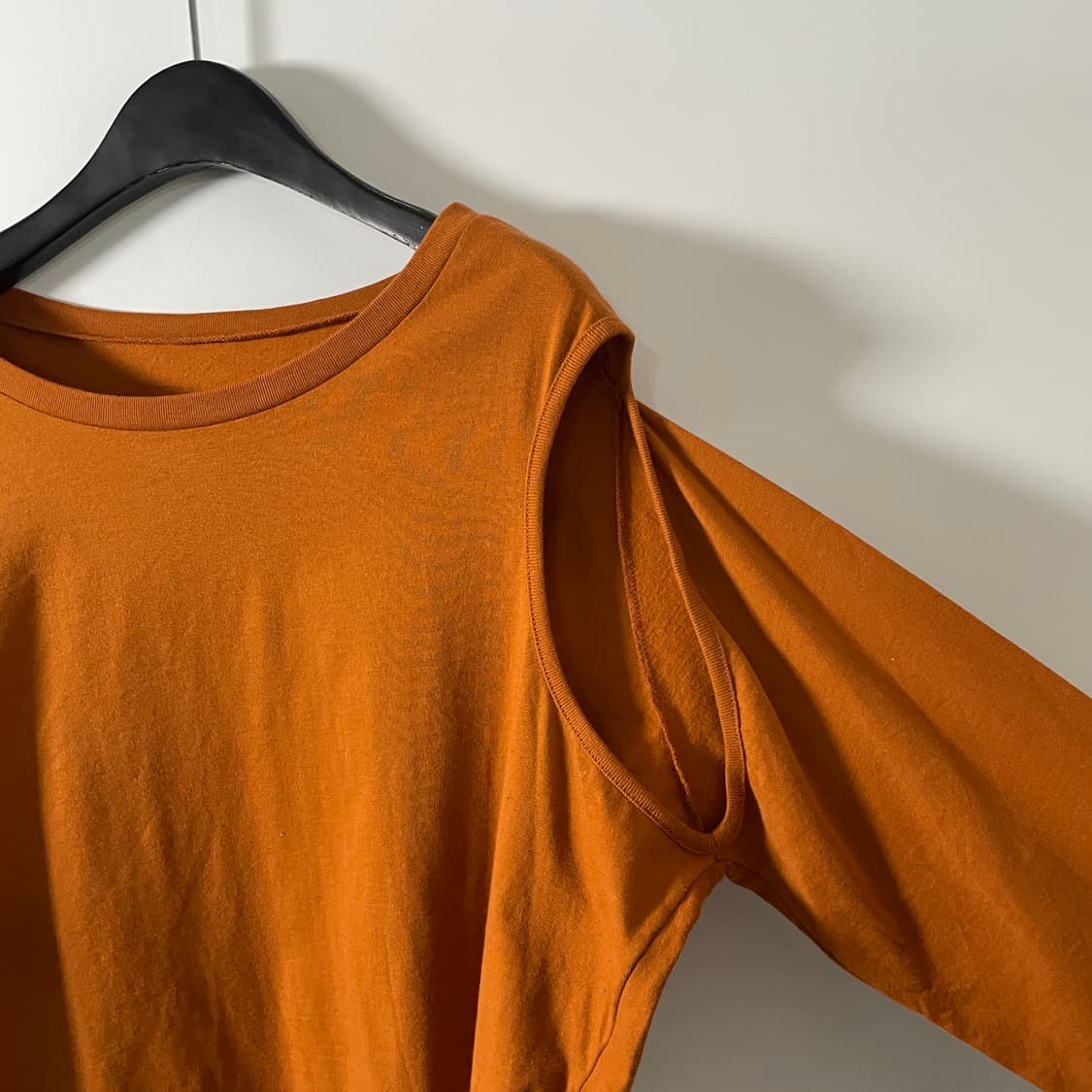 마르지엘라 MM6 비대칭 트임 롱슬리브 긴팔티 (on.734)   상품이미지4