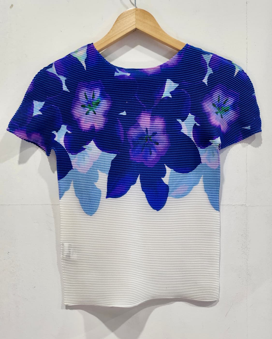 이세이미야케 플리츠 꽃무늬 반팔 프리사이즈 정품 상품이미지2