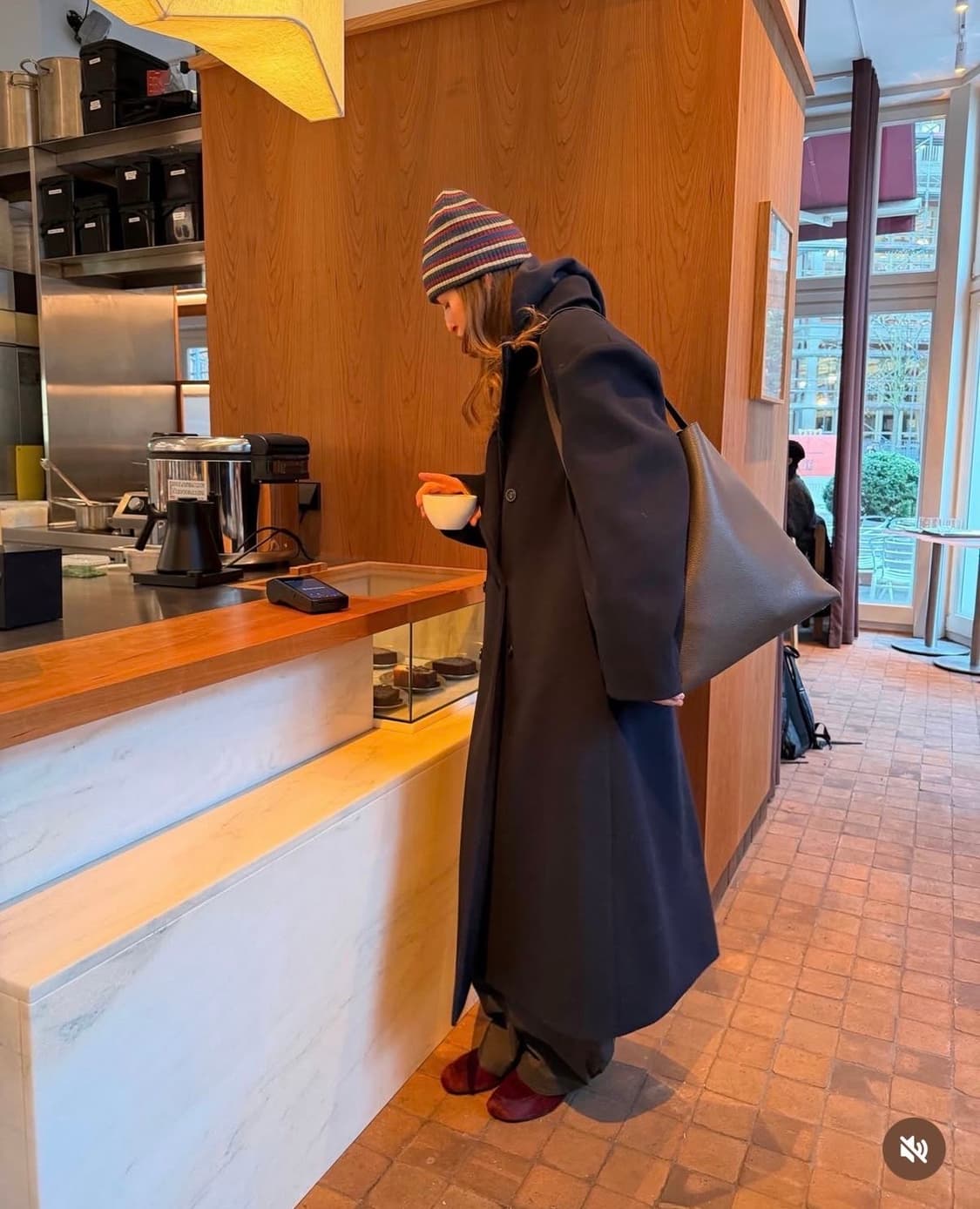 Cos serif tote leather bag 상품이미지4