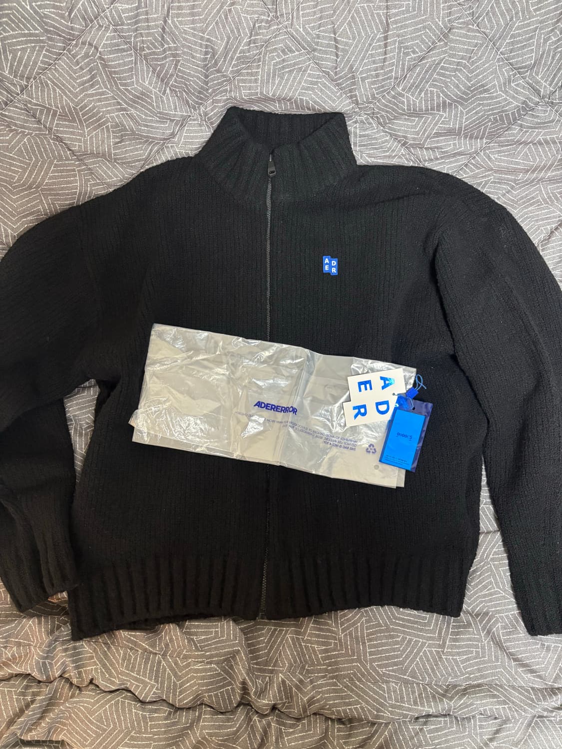 아더에러 니트집업 팝니다 상품이미지1