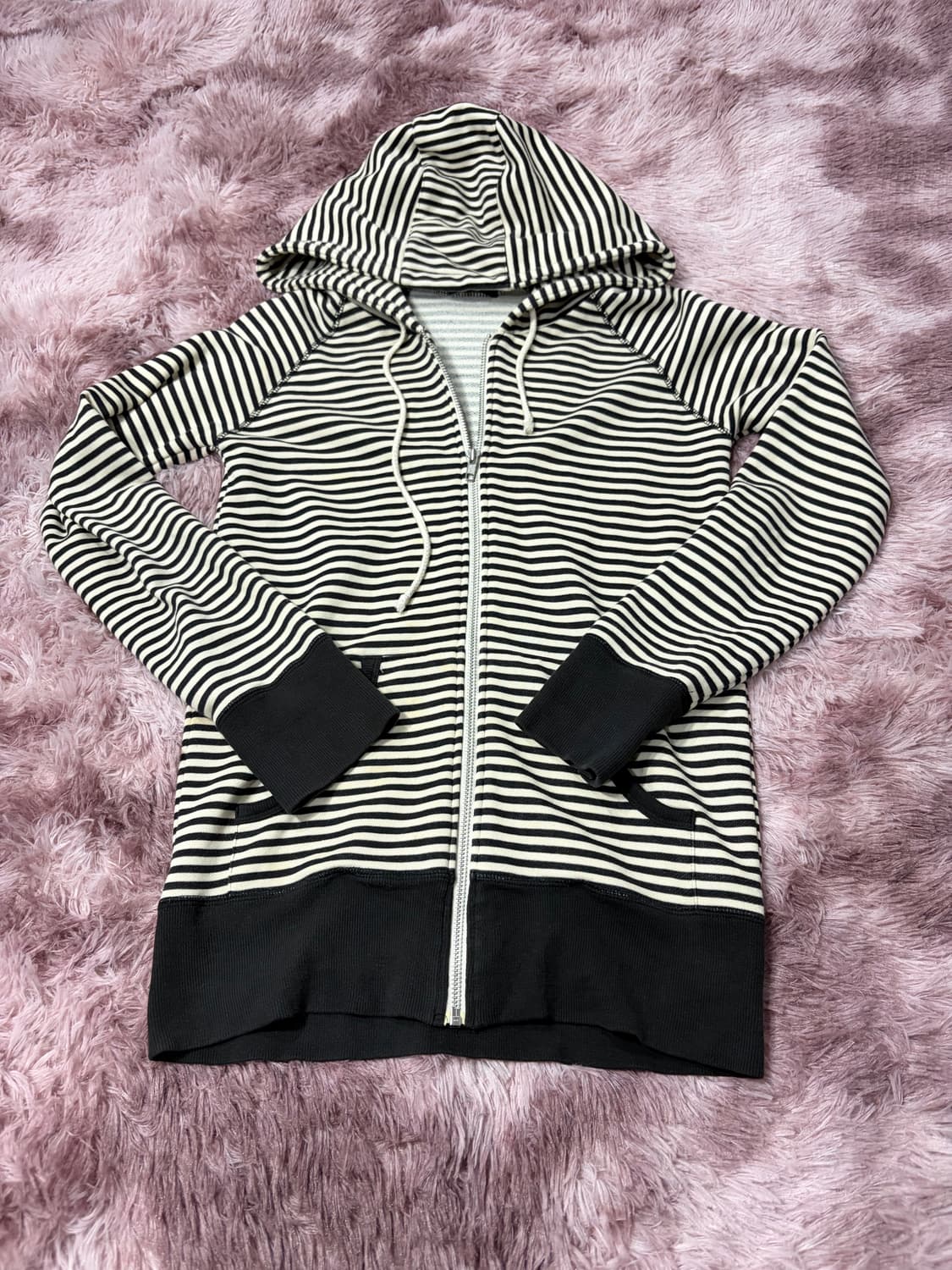 와투케 단가라 슬림핏 후드집업 상품이미지1