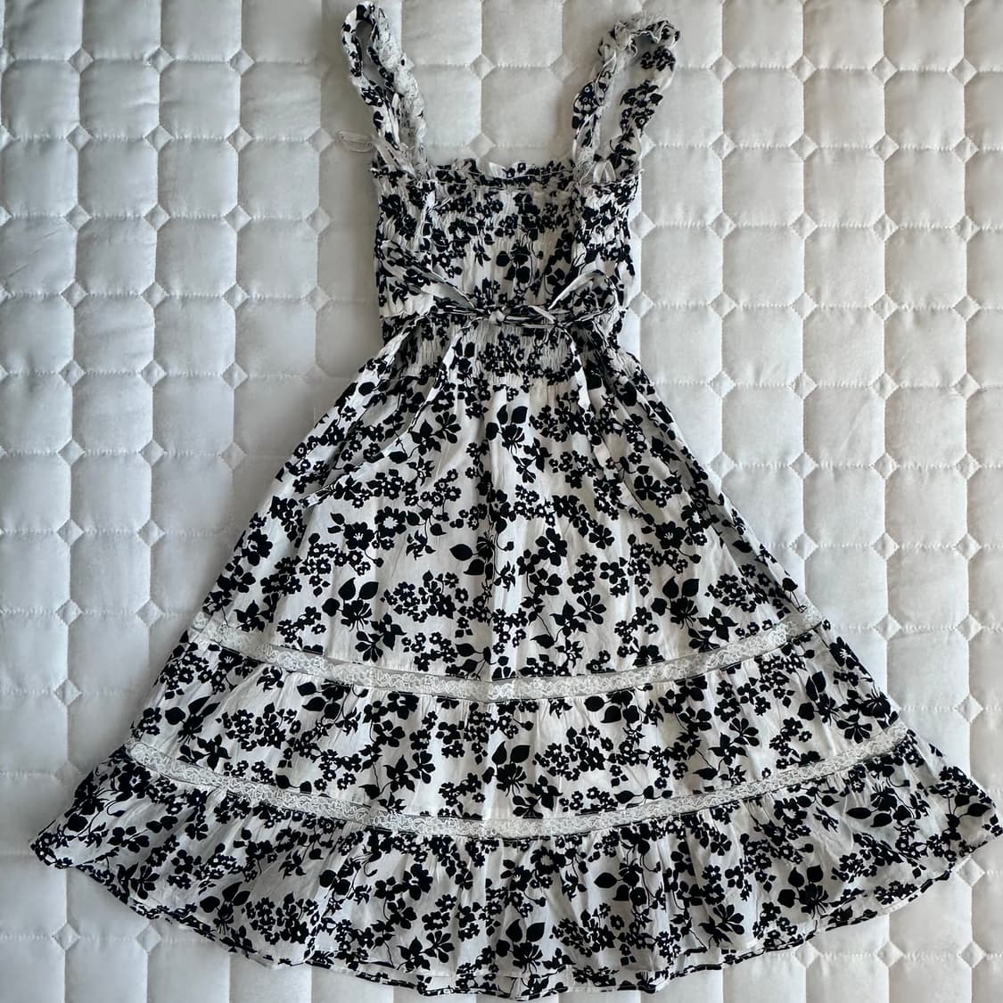 리즈리사(LIZ LISA) 블랙 플라워 셔링 원피스 상품이미지5