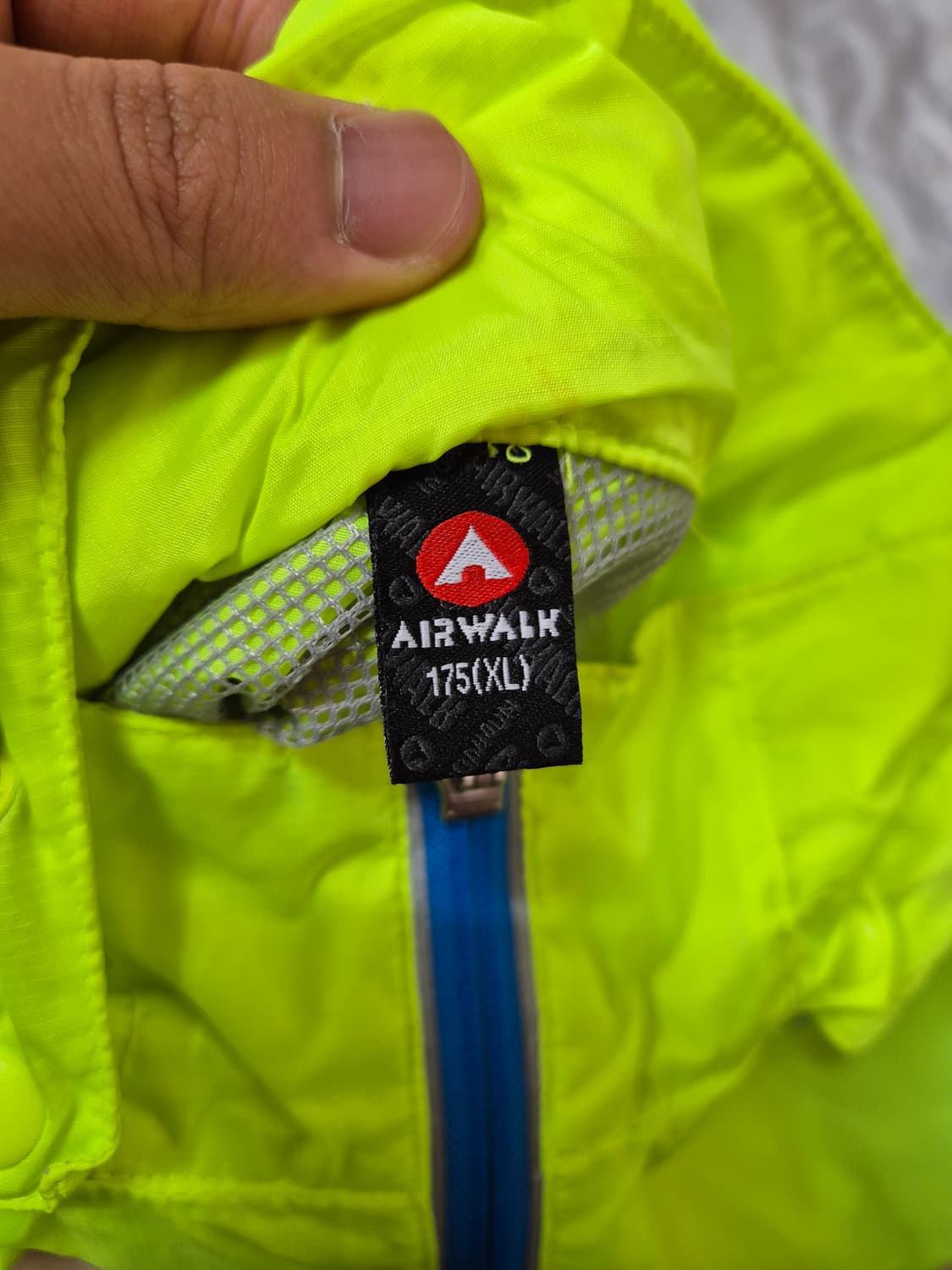 에어워크(AIRWALK) 브랜드의 바람막이 점퍼입니다 상품이미지3