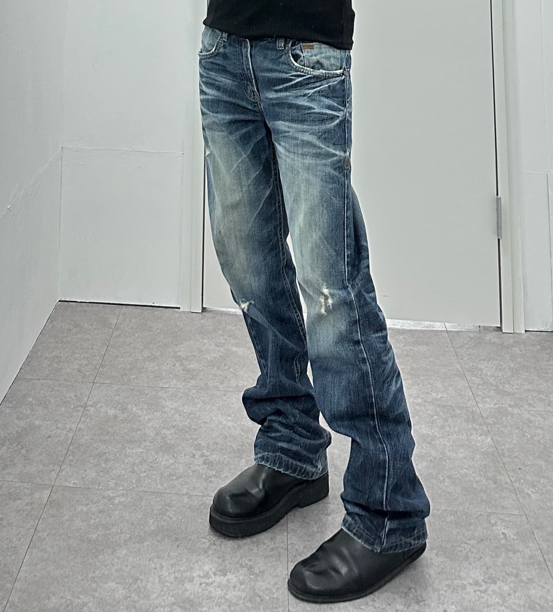 Upset jeans fade lines destroyed denim  상품이미지7