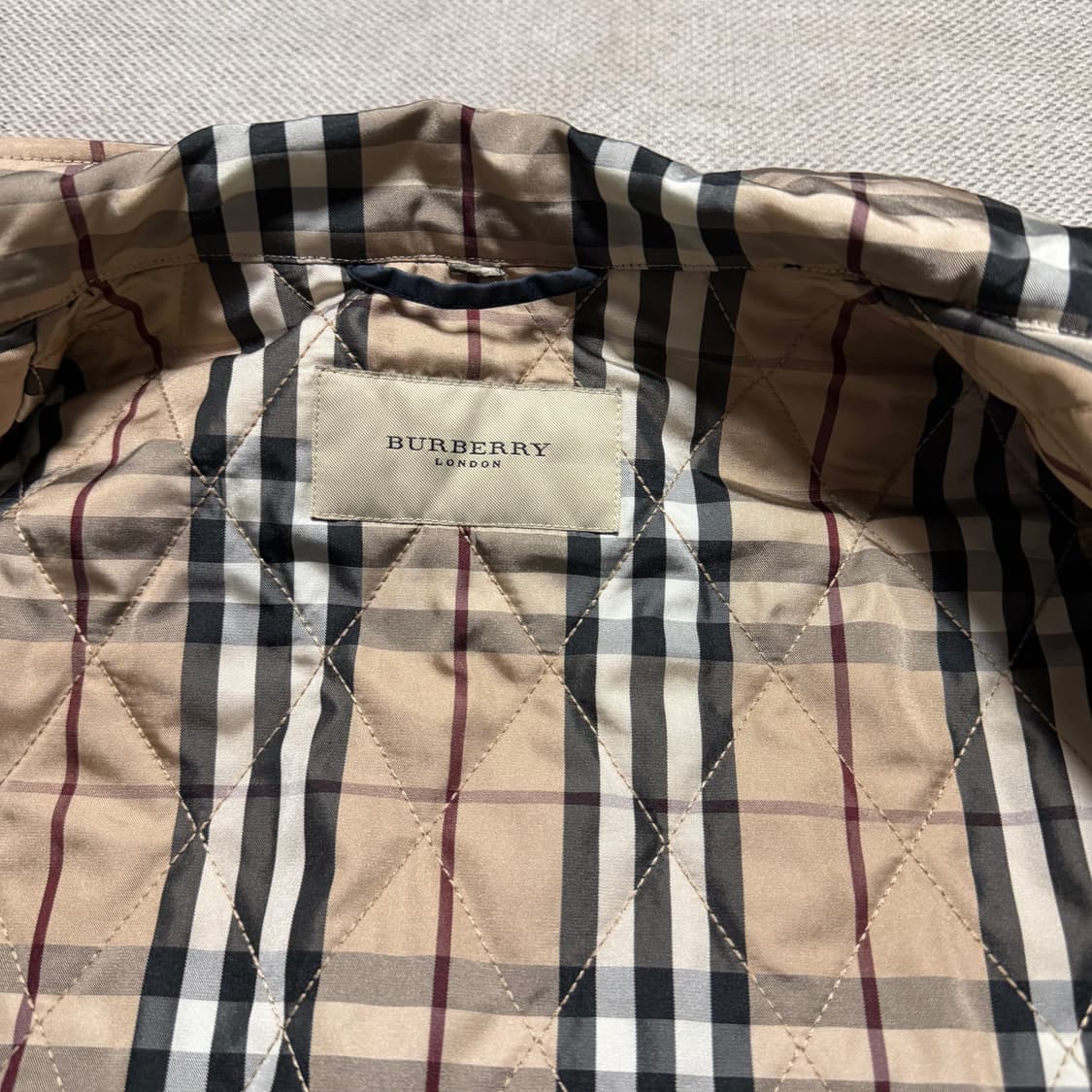 버버리 체크 퀄팅 헤링턴 자켓 상품이미지4