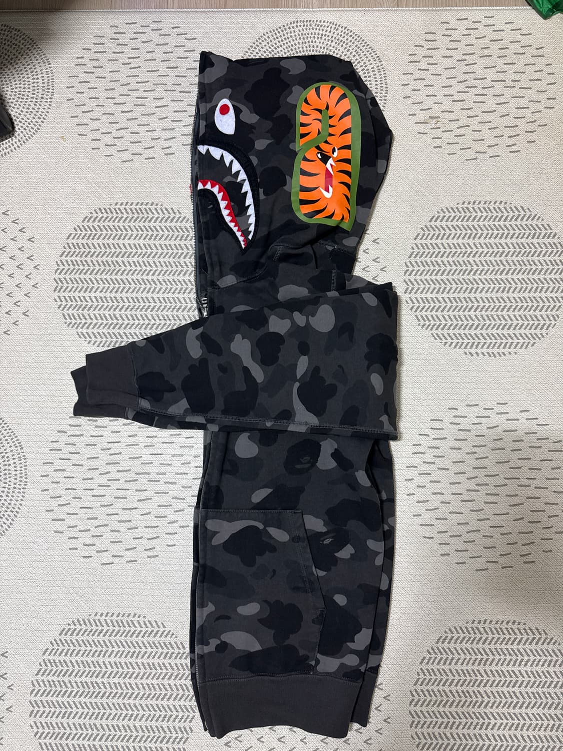 베이프 샤크후드 흑계L급매 상품이미지3