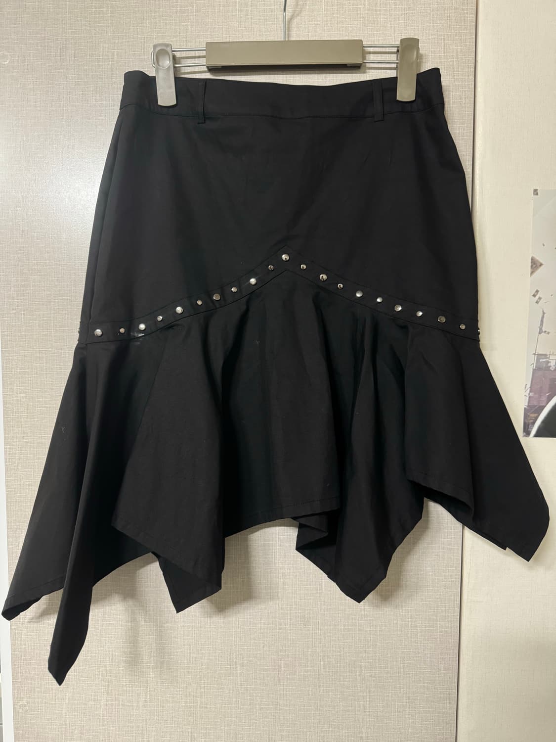 Asymmetric Rivet Skirt 상품이미지1