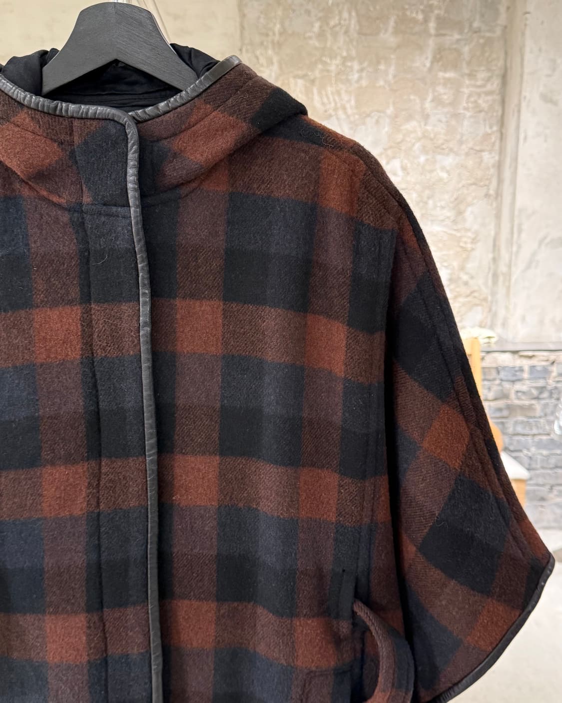 코치 쉽 레더 트리밍 체크 울 후디 케이프 상품이미지3