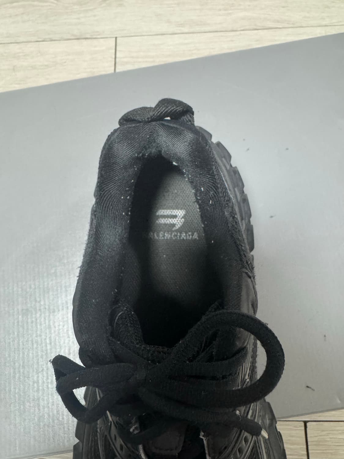 [43] 발렌시아가 디펜더 블랙 상품이미지8