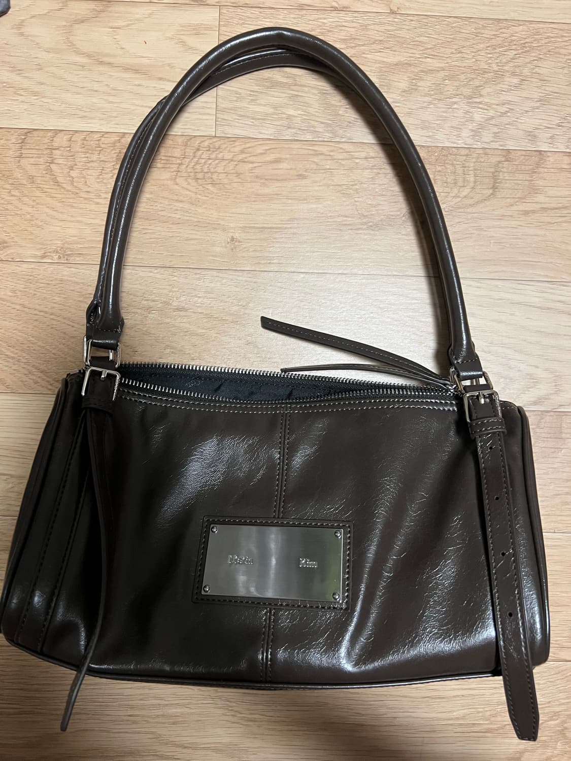 마뗑킴 BUCKLE STRAP SHOULDER BAG IN BROWN 상품이미지2