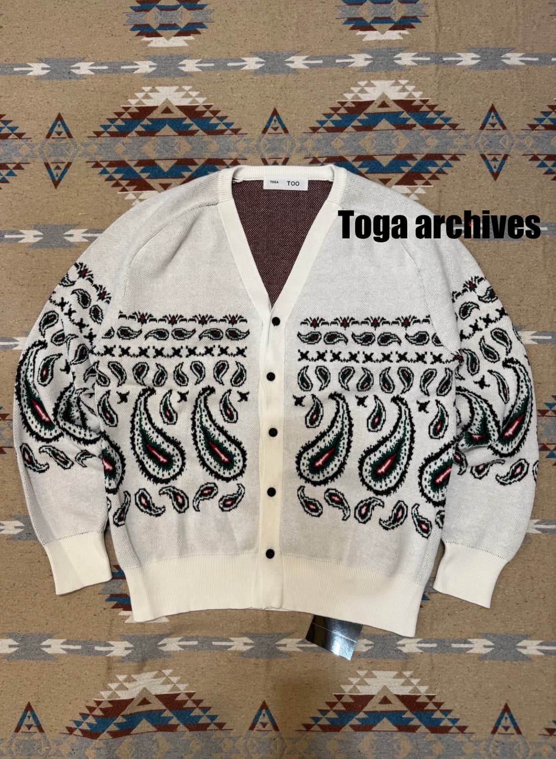 [M] 토가 아카이브 페이즐리 자카드 니트 가디건 상품이미지1