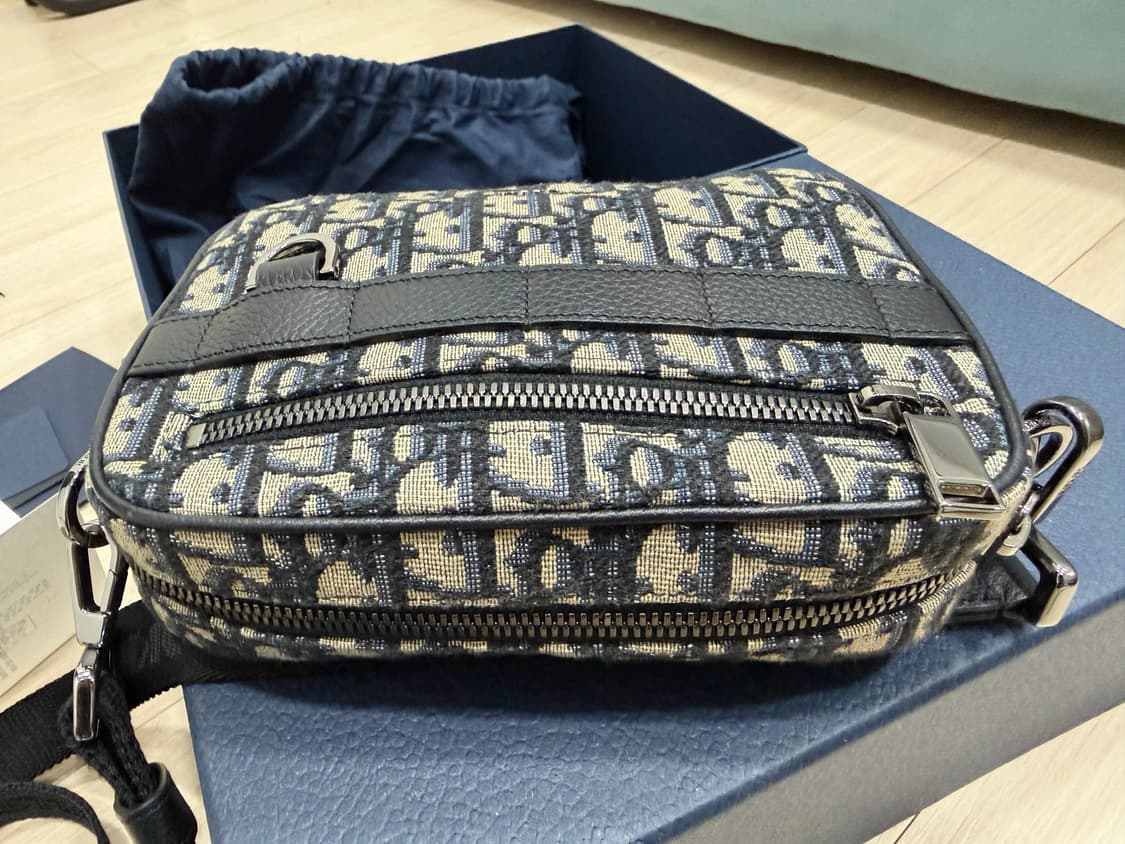 디올 사파리 미니백 팝니다 상품이미지8