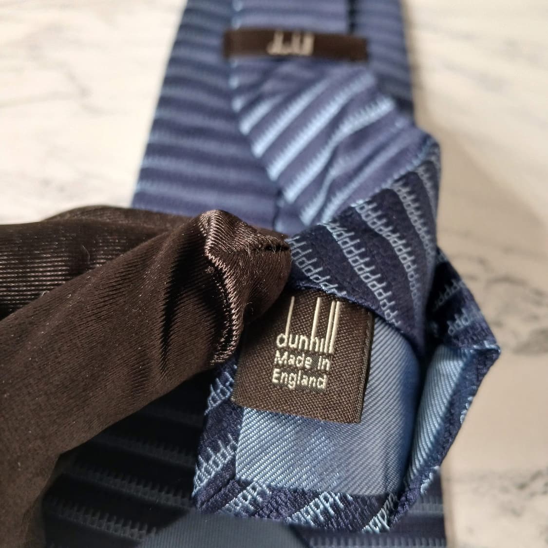 던힐 실크 블루 스트라이프 패턴 넥타이 9.8cm A+등급 E872
 상품이미지9