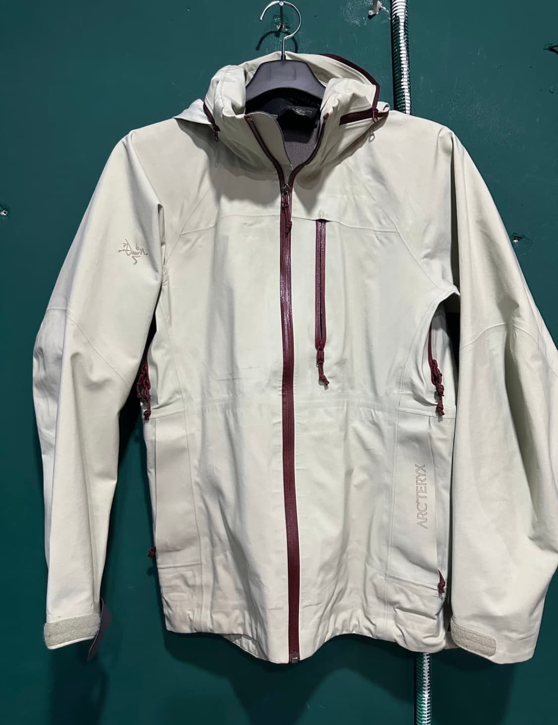 아크테릭스 고어택스 바람막이 아이보리 상품이미지1