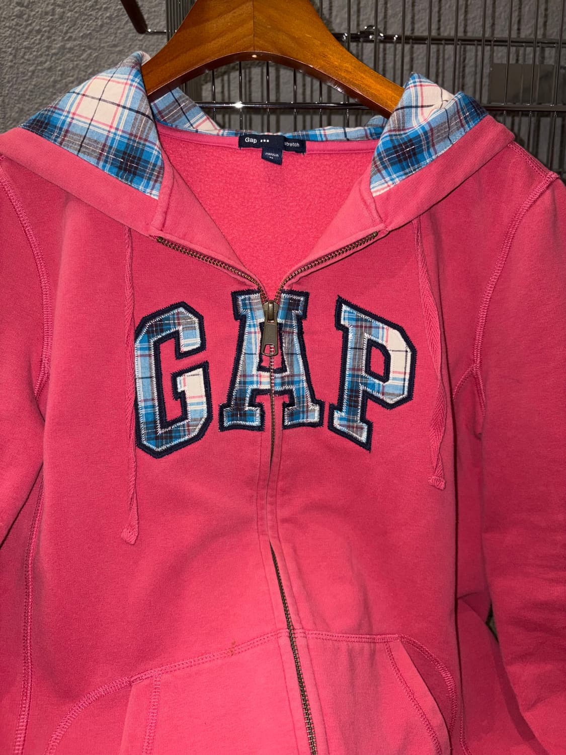 GAP 체크 키치 로고 후드집업 상품이미지4