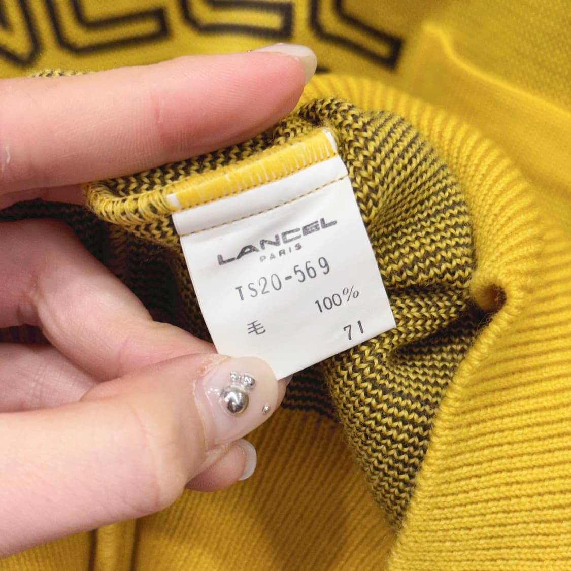 란셀 라운드넥 긴팔 니트 레터링 배색 어깨 포켓 디테일 옐로우 상품이미지8
