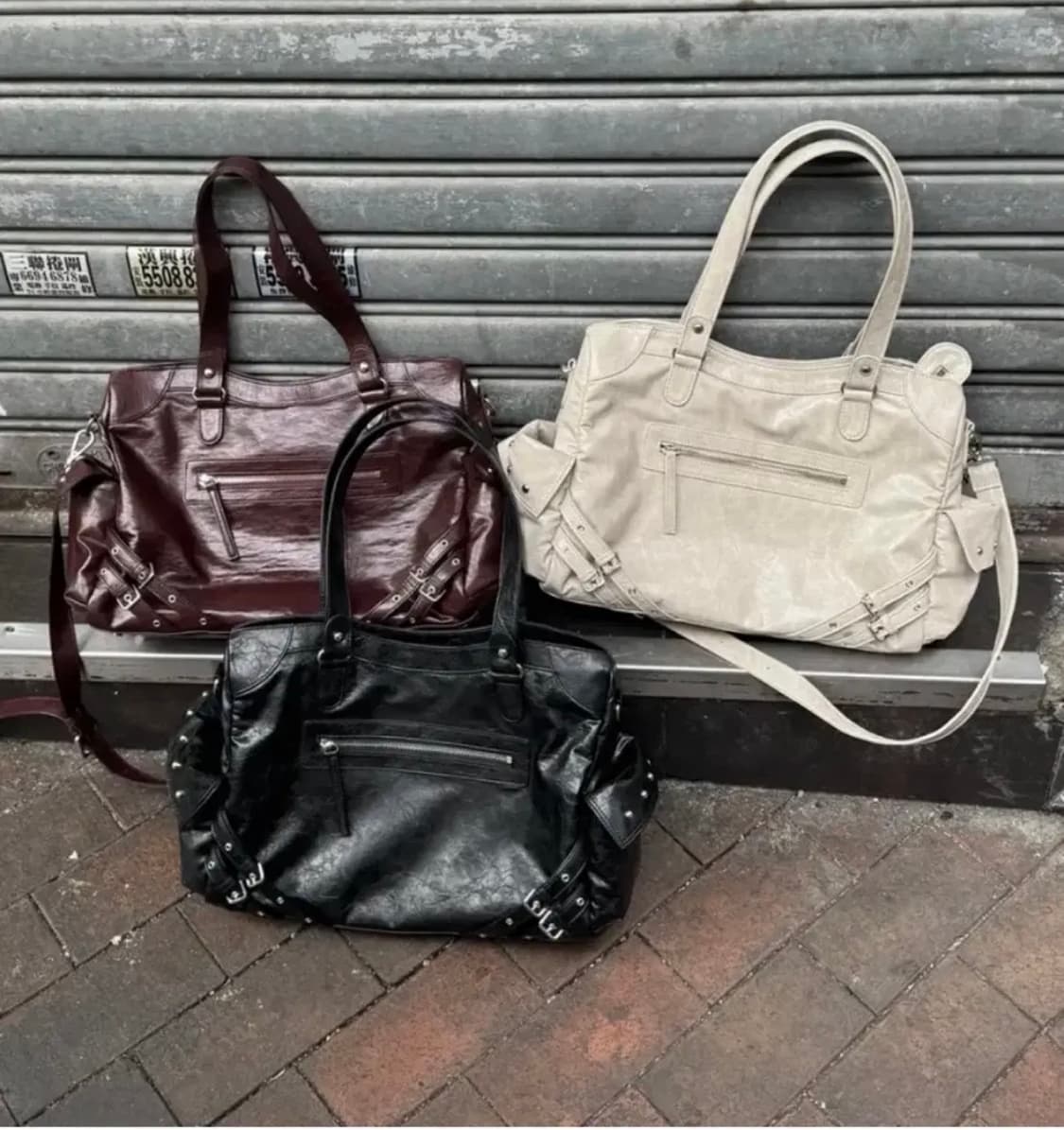 다이닛 STUD POCKET BIG BAG IN ASH BEIGE 토트백 상품이미지1