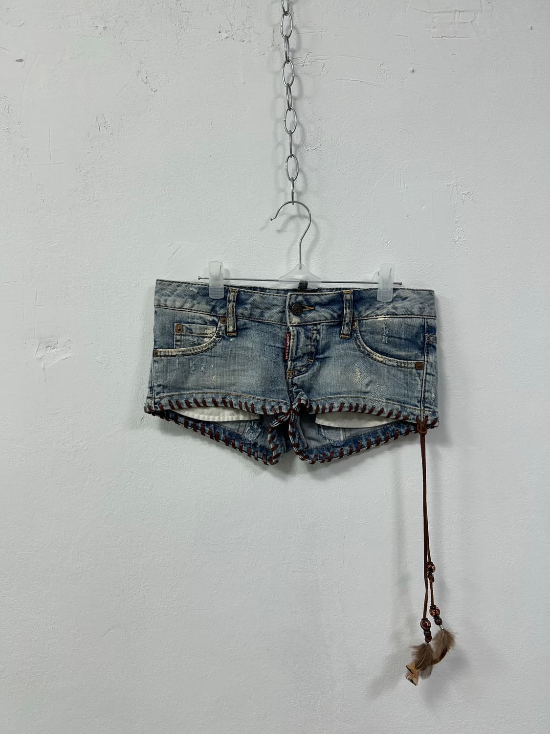 [DSQUARED] 디스퀘어드 웨스턴 테슬 y2k 데님 숏츠 상품이미지3