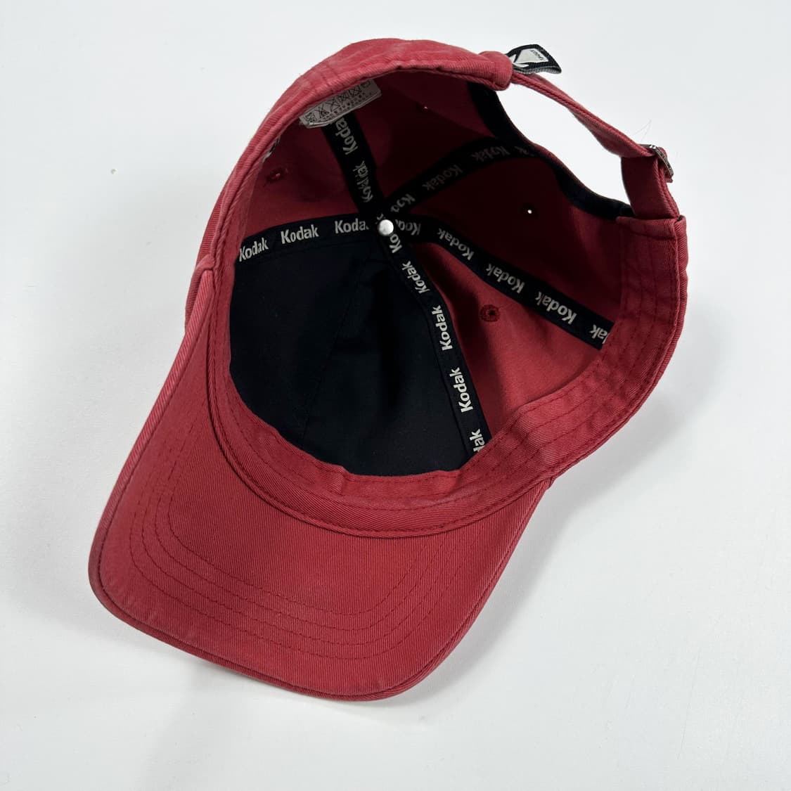 코닥 시그니처 로고 버건디 볼캡 모자 상품이미지4