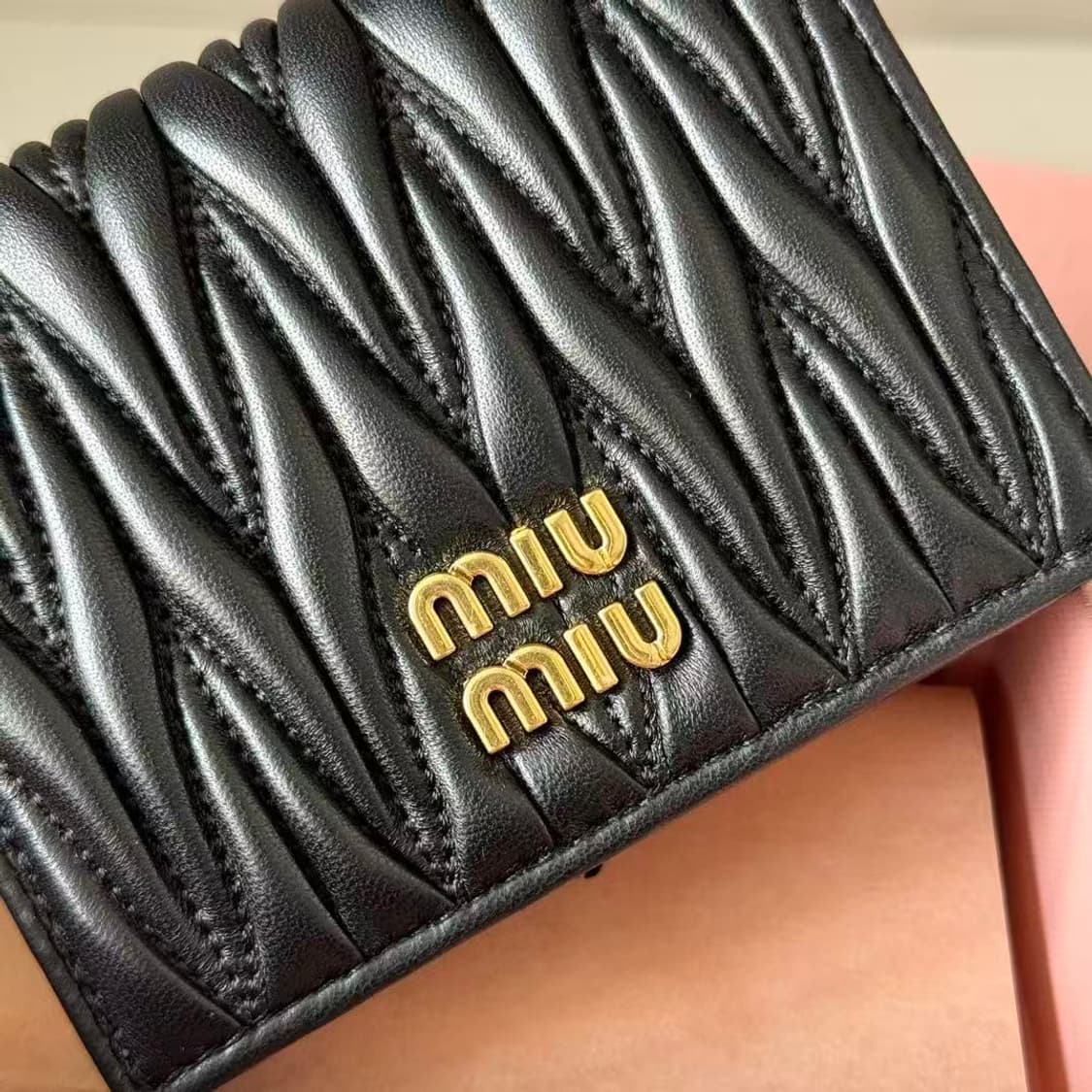 미우 미우 마테라쎄 나파 레더 카드 반지갑 블랙 상품이미지7