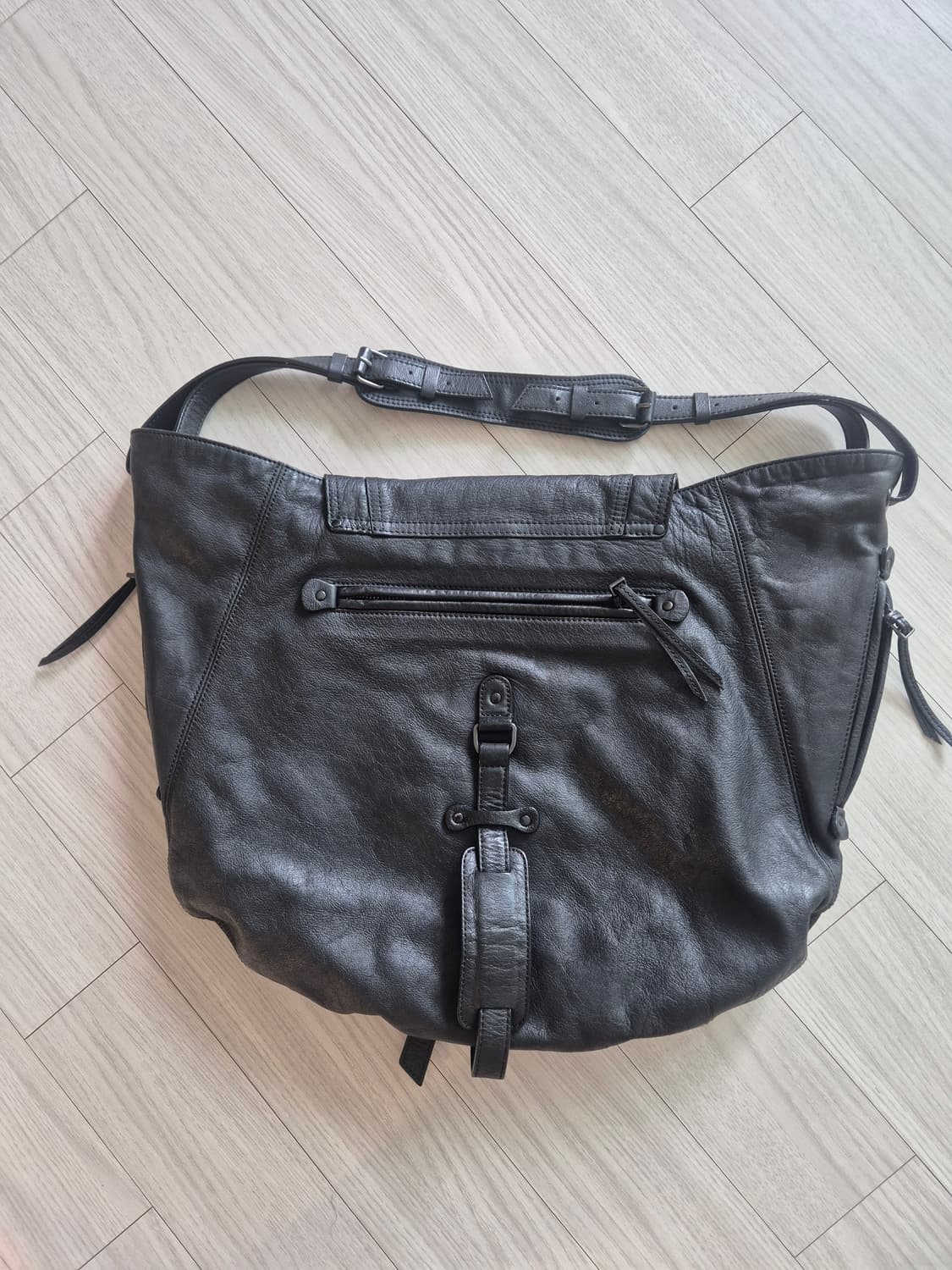 빈폴 준J 콜라보 가죽 숄더백입니다
 상품이미지3