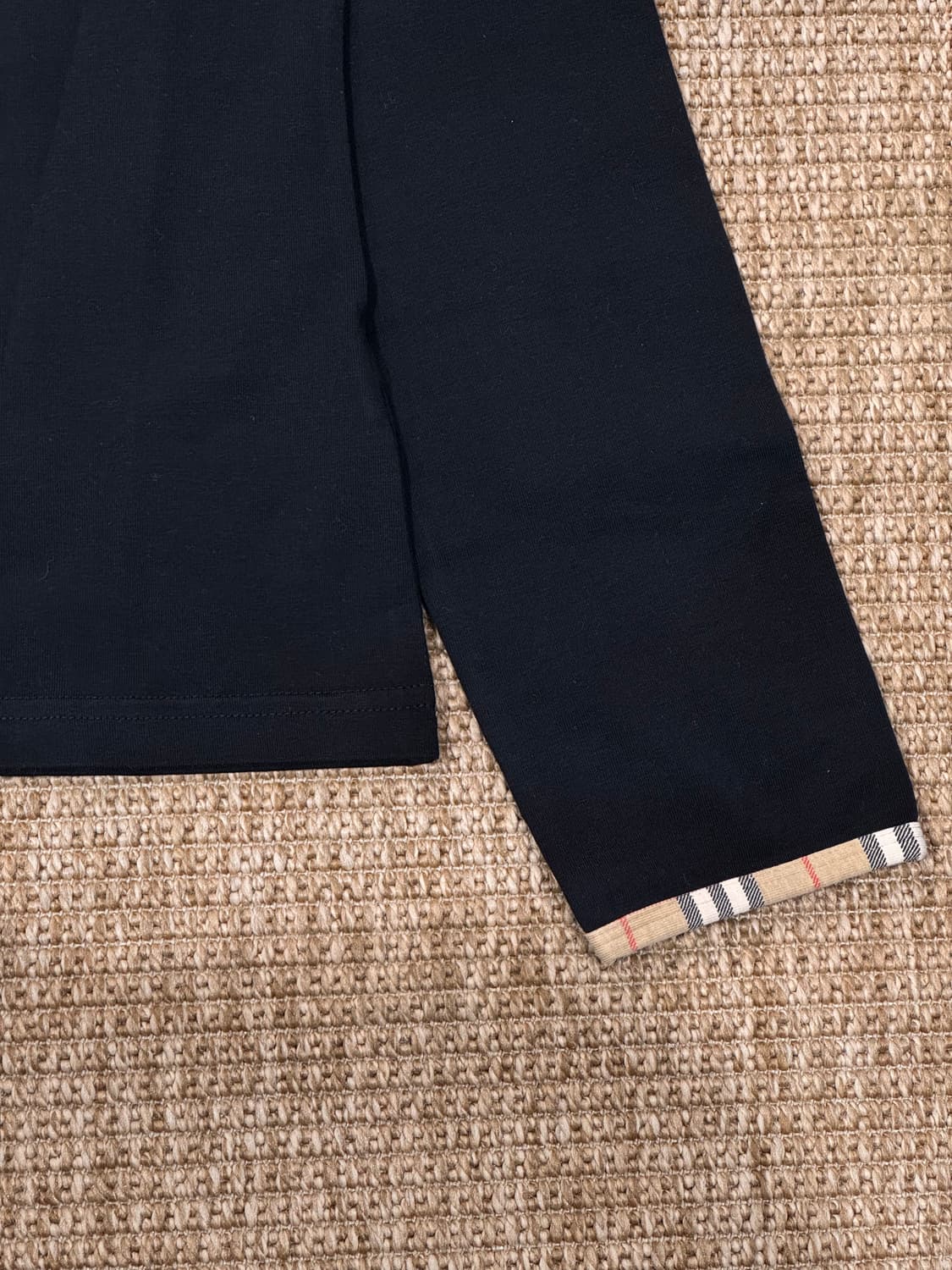 버버리 블랙 긴팔티 상품이미지4