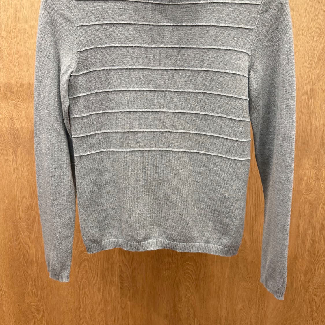 아르마니 익스체인지 터틀넥 니트 숄더 버튼 가로 리브 패턴 디테일 그레이 상품이미지5