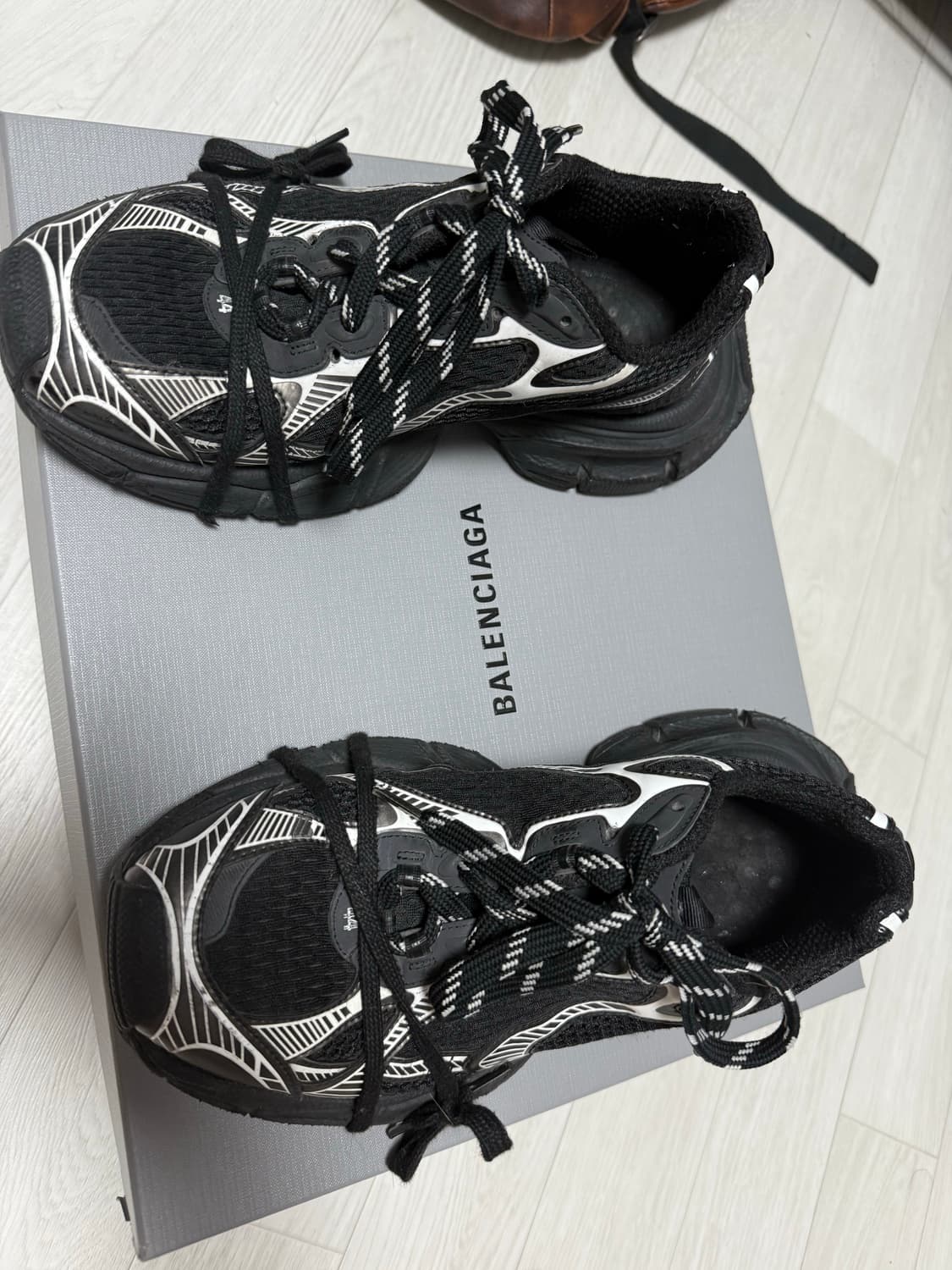 발렌시아가 3xl 44 블랙 화이트 상품이미지2