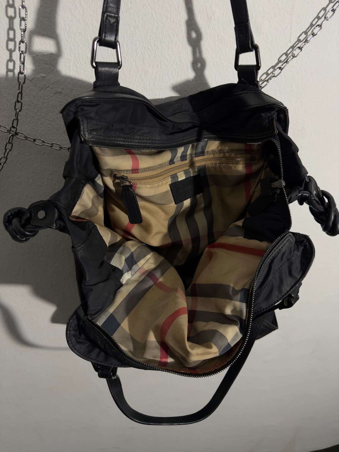 버버리 블랙 레더 나일론 믹스 숄더백 상품이미지5