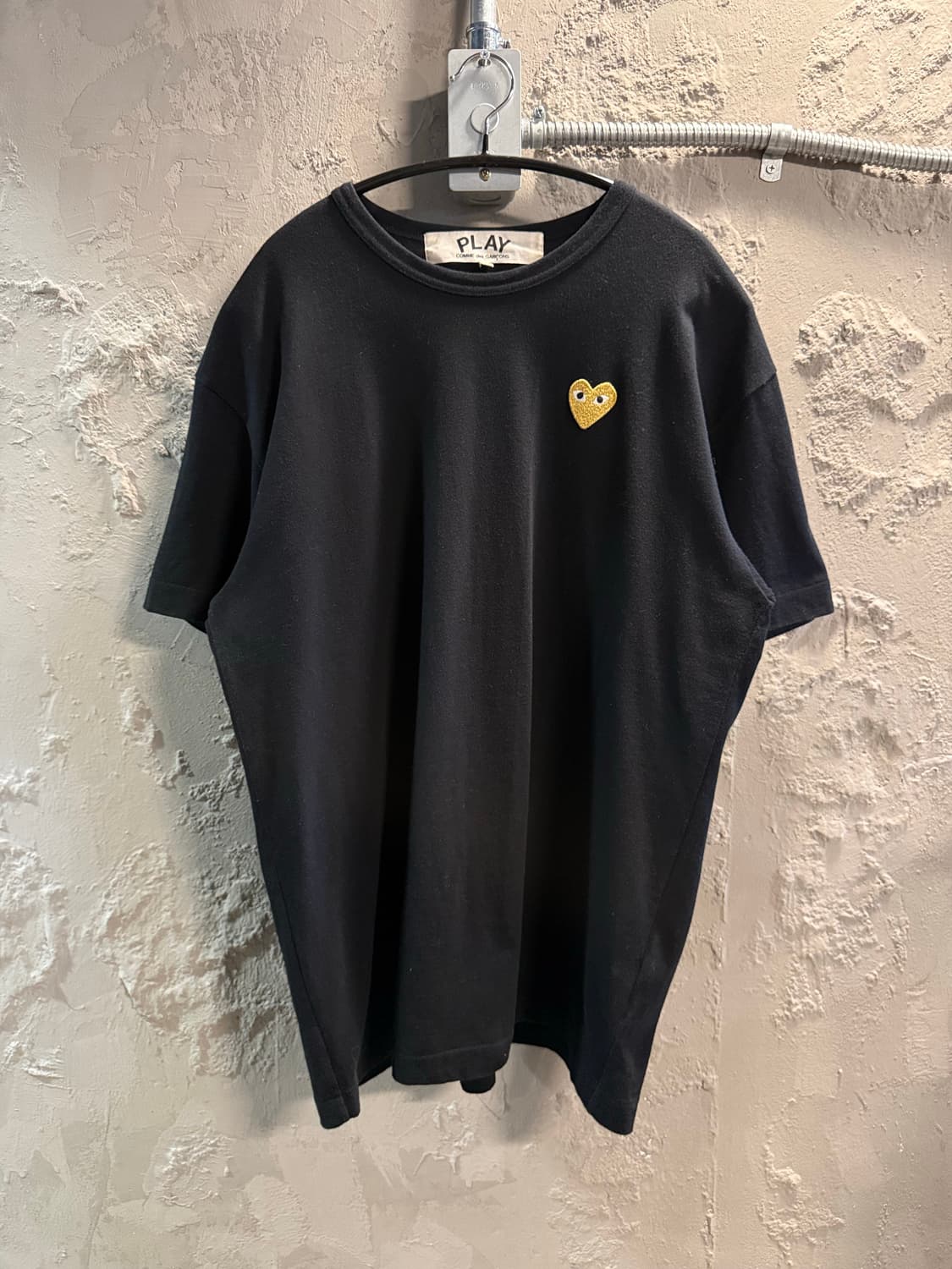 XXL 플레이 꼼데가르송 골드 하트 와펜 반팔 블랙 상품이미지1