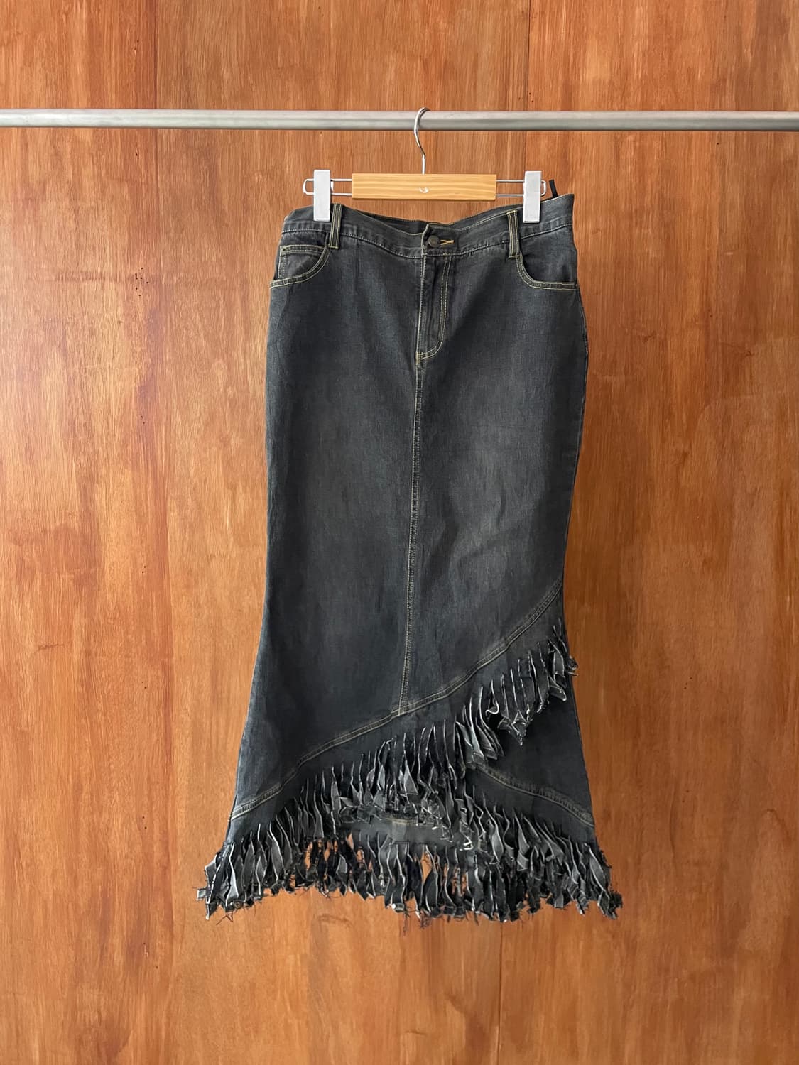Grey fringe hem denim long skirt 상품이미지3