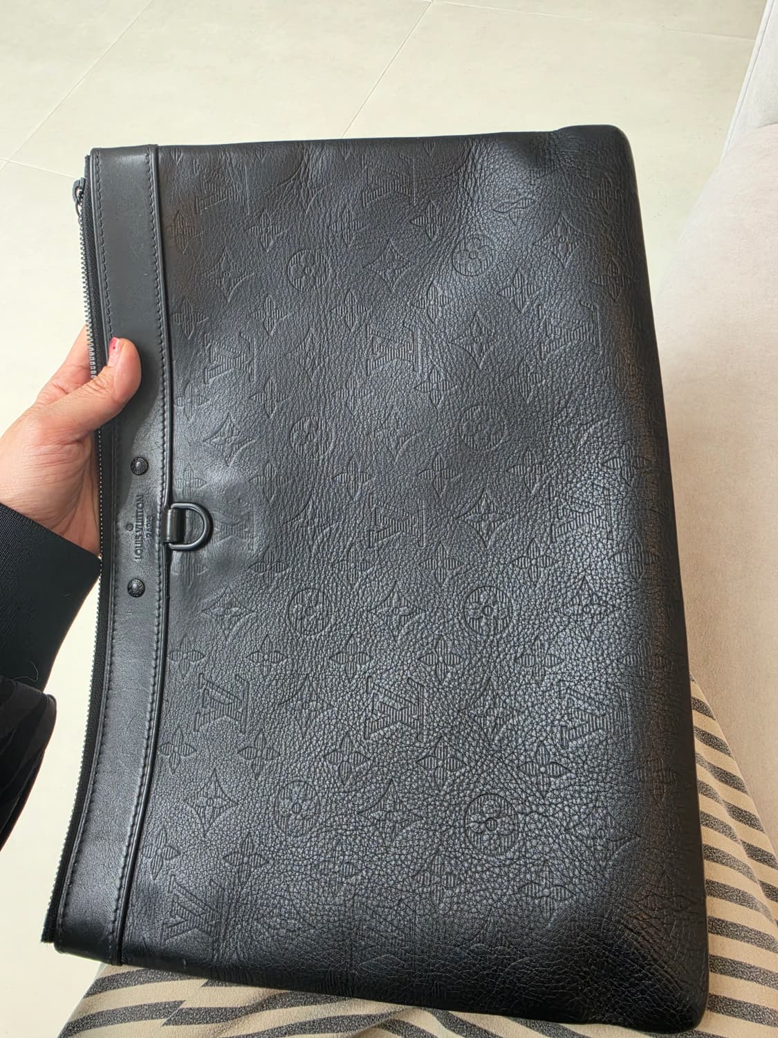 루이비통 모노그램 섀도우 레더 포쉐트 클러치 블랙 상품이미지5