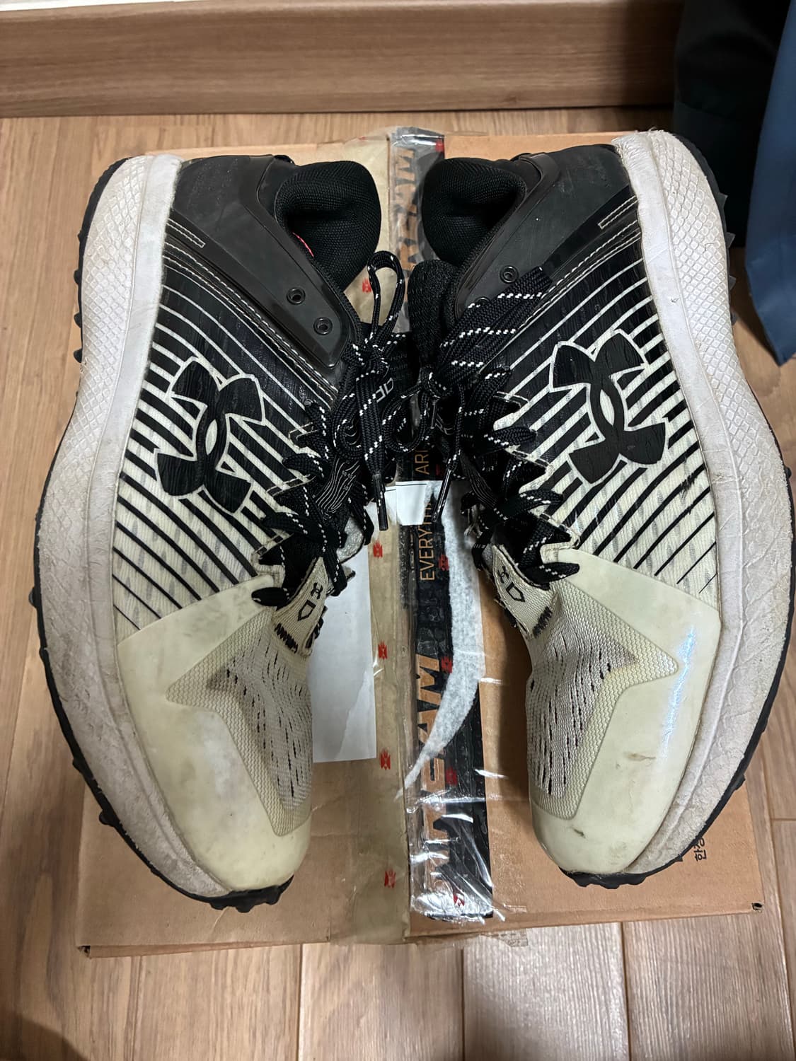 언더아머 운동화 상품이미지4