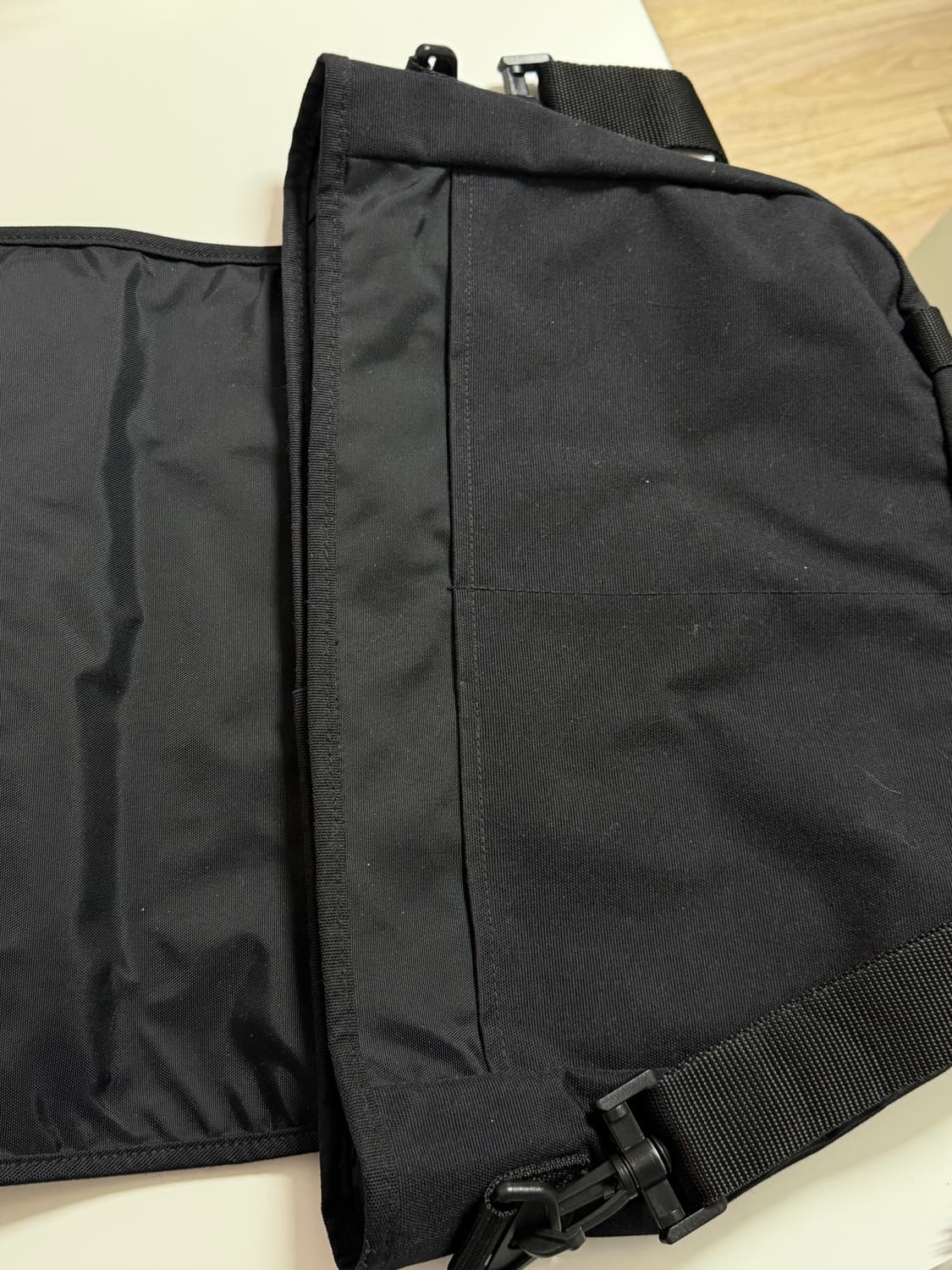 이스트팩 크로스백 메신저백 블랙 상품이미지2