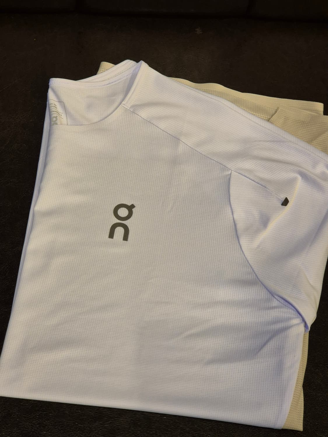 온러닝 퍼포먼스 티셔츠 M 상품이미지1