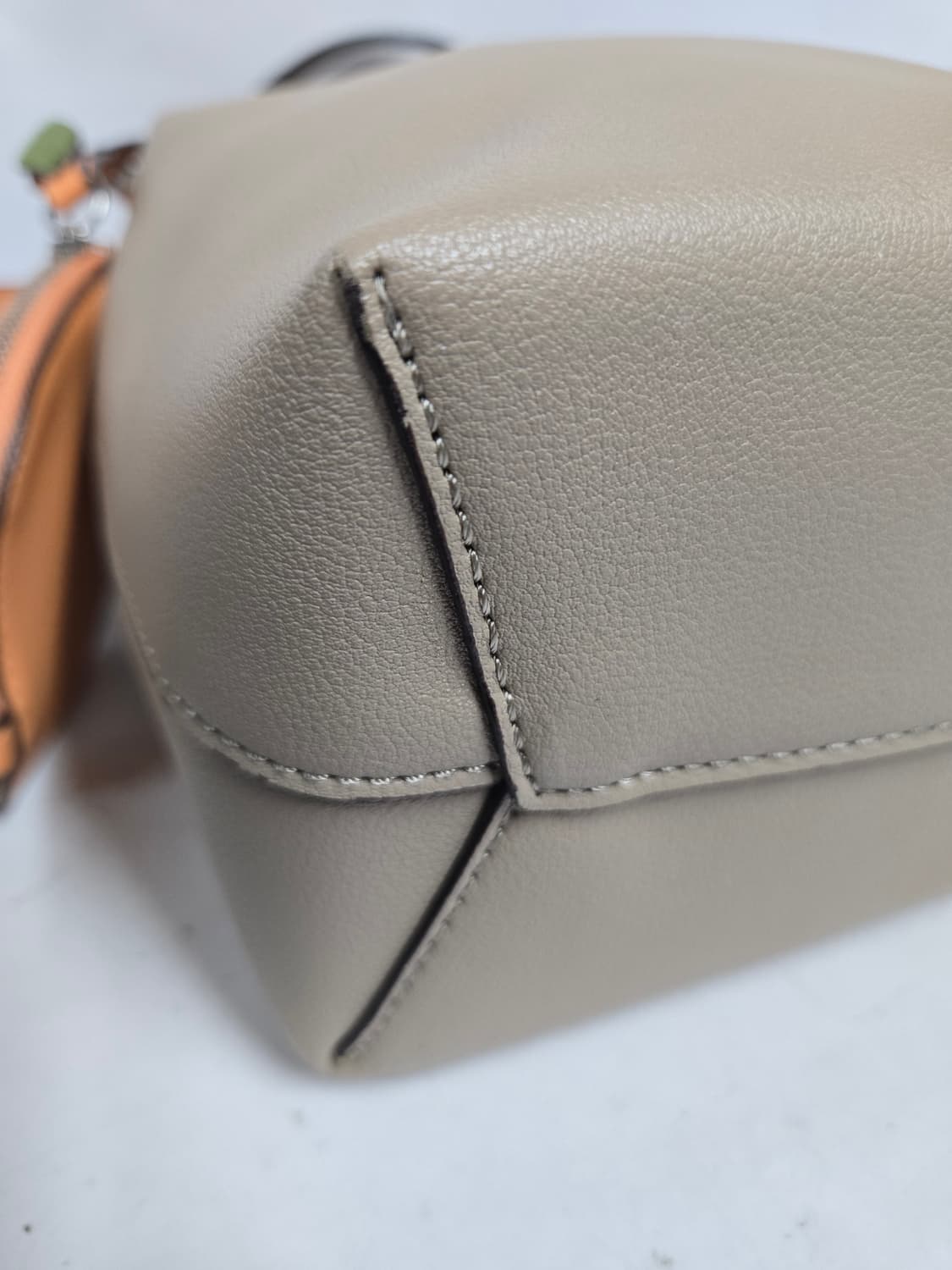 앤클라인 베이지 토트백 겸 크로스백 상품이미지6