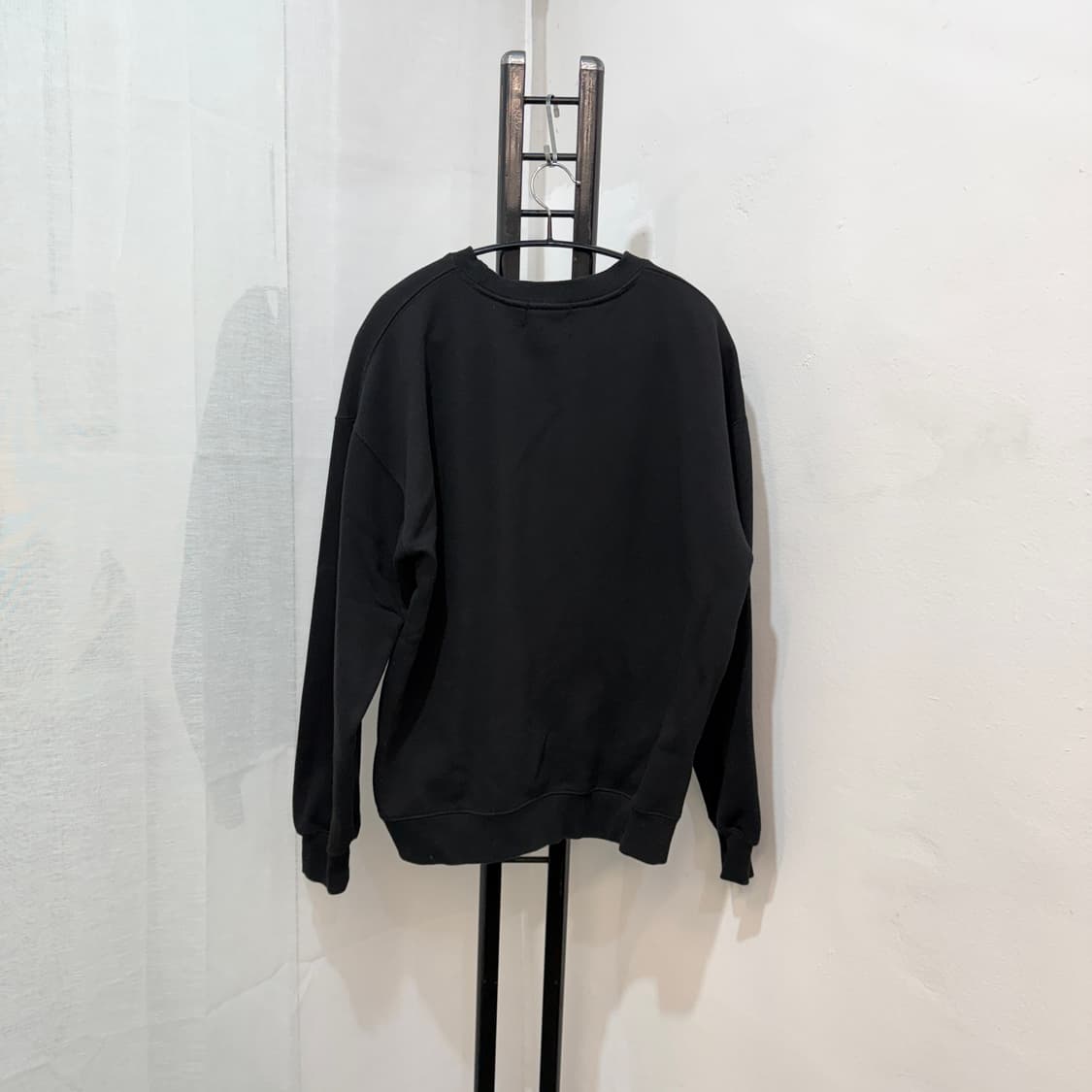 (S)슬로우애시드 레터링프린트 블랙맨투맨 스웻셔츠 4075 상품이미지4