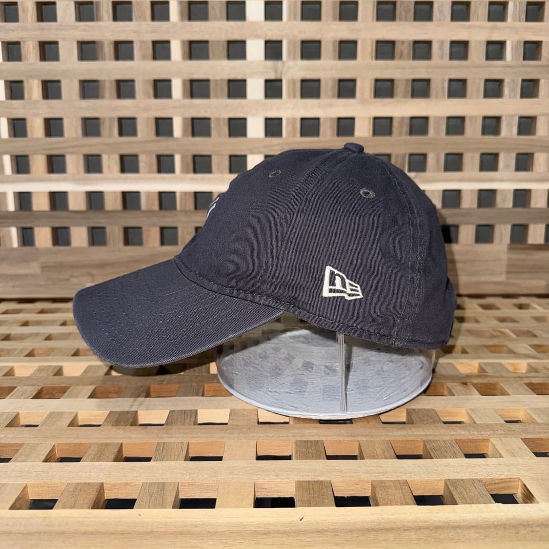 뉴에라 뉴욕 양키스 스몰로고 차콜 캡 상품이미지2