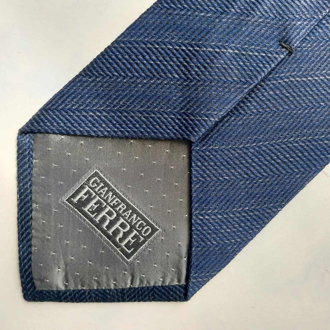 지안프랑코 페레 실크 네이비 헤링본 넥타이 9.2cm A+등급 K2571 상품이미지7