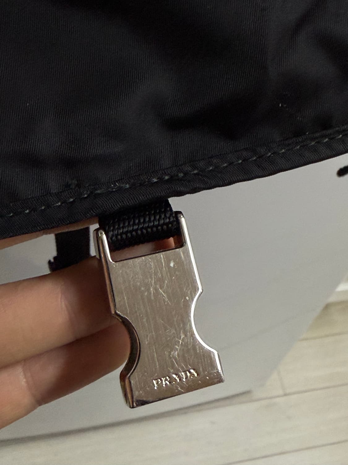 프라다 테수토 투 포켓 버클 메신저백 상품이미지9