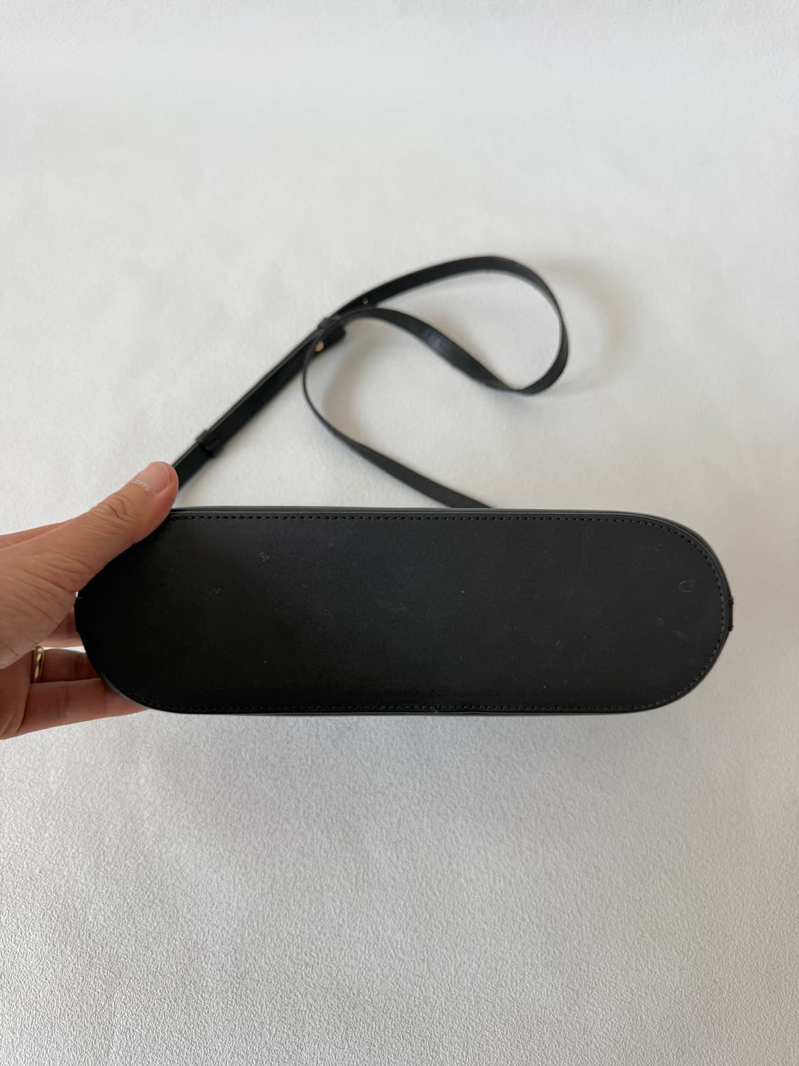 로서울(Roh seoul) 레더 크로스백 상품이미지4