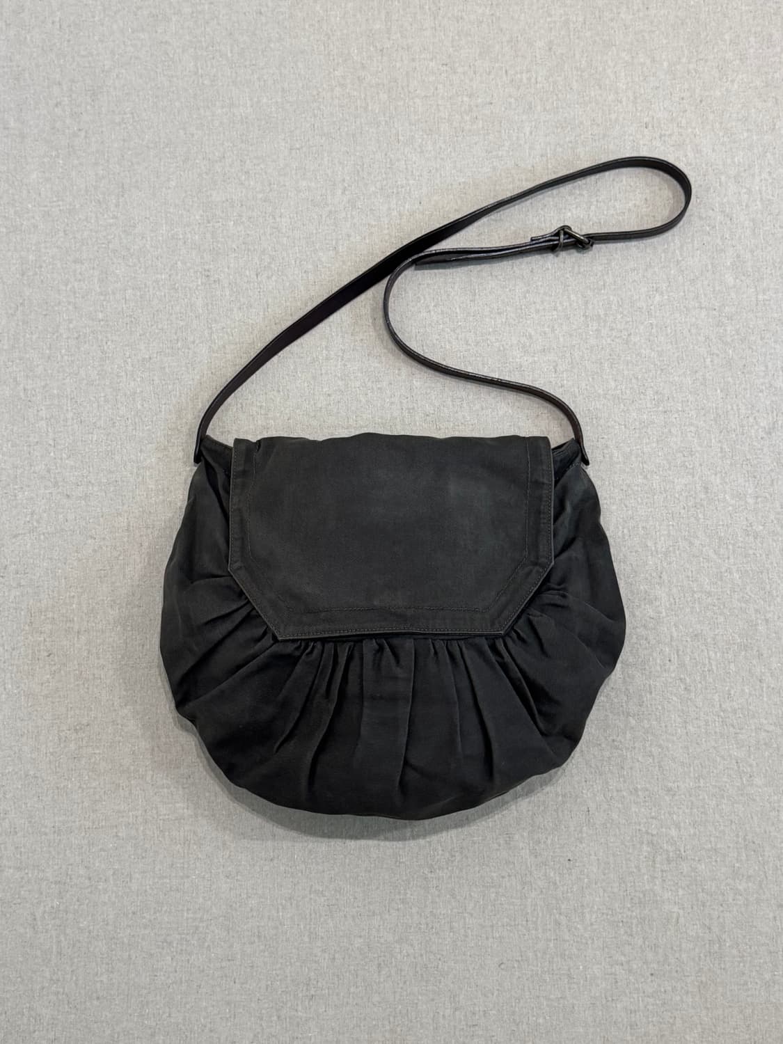 드리스반노튼 루나 폴드 숄더백 상품이미지4