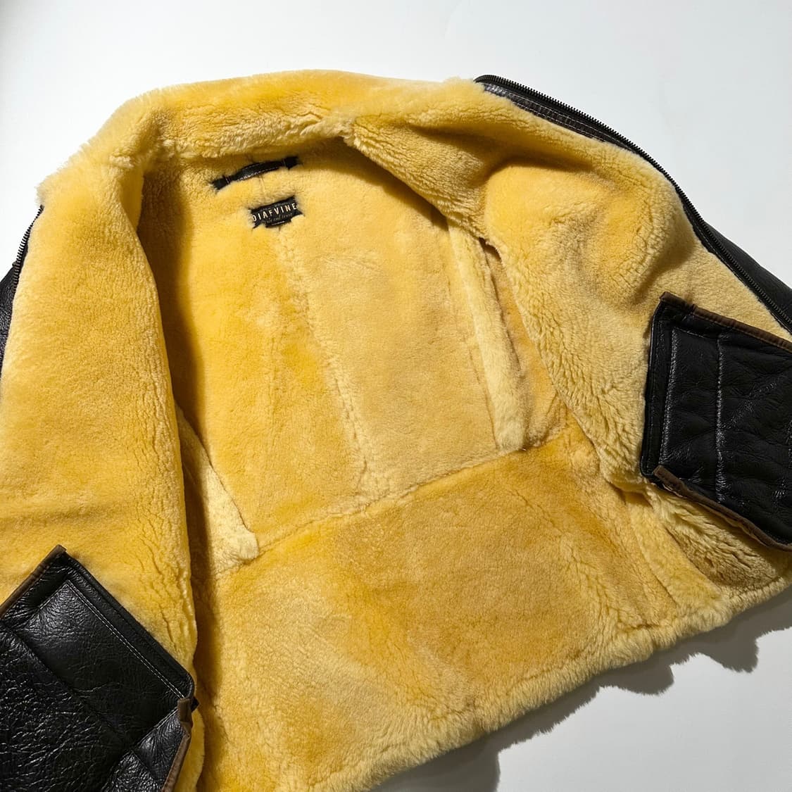 디아프바인 B-3 시어링 홀스하이드 무통 무스탕 봄버 자켓 상품이미지8
