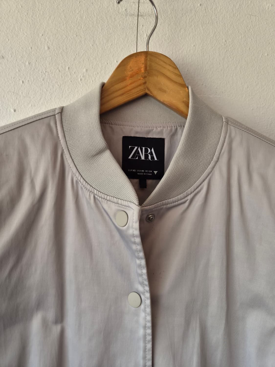 자라 Zara 여성 크롭새틴 봄버자켓 XS사이즈 상품이미지1