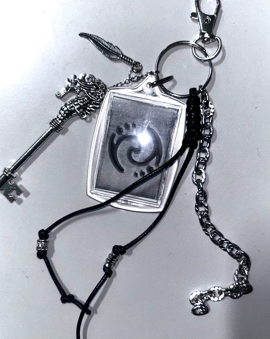 Keychain White and Black 상품이미지1