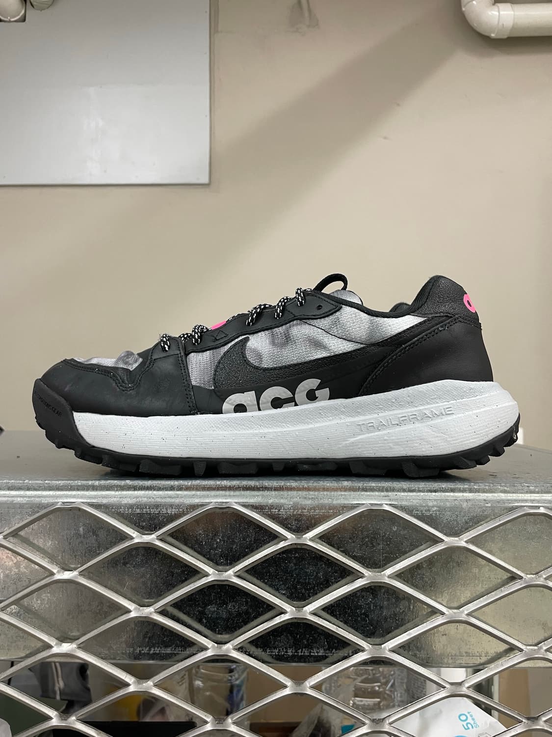 나이키 ACG 로우케이트 블랙 하이퍼 핑크 285 (gr-4768) 상품이미지1